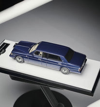 Load image into Gallery viewer, GFCC 1:64 HEC Blue 1998 Silver Spur Park Ward Model Diecast Metal Car New Collection