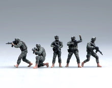 Load image into Gallery viewer, 1:64 Painted Figure Model Miniature Resin Diorama Toy Sand Commando Soldiers