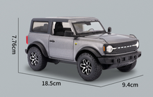 Load image into Gallery viewer, Maisto 1:24 2021 Grey FORD Bronco Badlands SUV Sports Model Diecast Metal Car BN