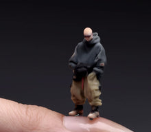 Load image into Gallery viewer, 1:64 Painted Figure Model Miniature Resin Sand Diorama Trendy Cool Style Couple