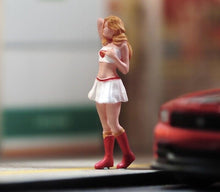 Load image into Gallery viewer, 1:64 Painted Unpainted Figure Model Miniature Resin Diorama Sand Super Girl
