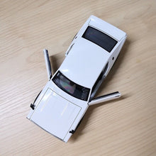 Load image into Gallery viewer, Maisto 1:24 JDM White 1973 2000 Sport Model Toy Diecast Metal Car