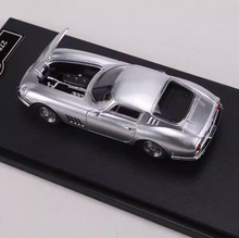 Load image into Gallery viewer, GFCC 1:64 Silver 1966 275 GTB Classic Sports Model Diecast Metal Car New Collection
