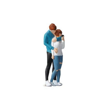 Load image into Gallery viewer, 1:64 Painted Figure Mini Model Miniature Resin Diorama Sand Cuddle Couple Lover