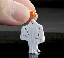 Load image into Gallery viewer, 1:64 Painted Figure Mini Model Miniature Resin Diorama Mr Pumpkin Miss Ghost Toy New Collection