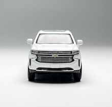 Load image into Gallery viewer, Masdi 1:64 White Suburban Full Size SUV Sports Model Diecast Metal Car New Collection