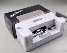 Load image into Gallery viewer, SH 1:64 White Martini F40 LM #23 Sports Model Diecast Metal Car New Collection