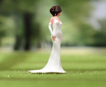 Load image into Gallery viewer, 1:64 Painted Figure Model Miniature Resin Diorama Sand Dinner Wedding Dress Lady New Collection