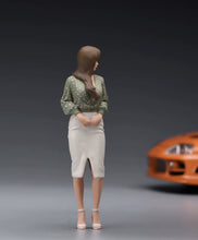 Load image into Gallery viewer, 1:24 Painted Figure Model Miniature Resin Diorama Fashion Elegant Woman Lady