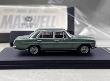 Load image into Gallery viewer, Maxwell 1:64 Green W114 200 Strich 8 Classic Sedan Model Diecast Metal Car New Collection