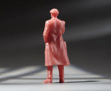 Load image into Gallery viewer, 1:64 Painted Unpainted Figure Model Miniature Resin Diorama Sand Man in Suit