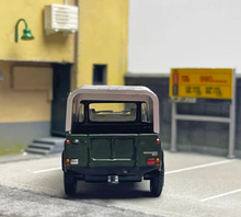 Load image into Gallery viewer, MINIGT 1:64 Green Defender 90 SUV Pickup Sports Model Diecast Metal Car #402