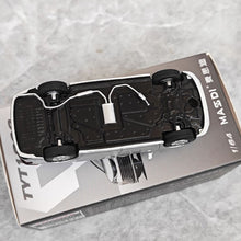 Load image into Gallery viewer, Masdi 1:64 Silver Sienna MPV Mini Van Sports Model Diecast Metal Car New Collection