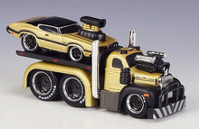 Load image into Gallery viewer, Maisto 1:64 1953 Mack B61 Flatbed Trailer Oldsmobile 442 Model Metal Car New