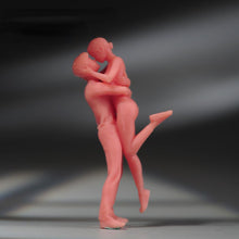 Load image into Gallery viewer, 1:64 Painted Unpainted Figure Model Miniature Resin Diorama Sand Kissing Lovers New