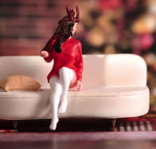 Load image into Gallery viewer, 1:64 Painted Figure Model Miniature Resin Diorama Sand Christmas Girl Sofa Red New Collection