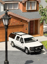 Load image into Gallery viewer, Bliss 1:64 HEC White Suburban GMT400 SUV Sports Model Diecast Metal Car New Collection
