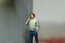 Load image into Gallery viewer, 1:64 Painted Figure Mini Model Miniature Resin Diorama Sand Man Talking On Phone
