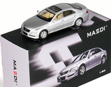 Load image into Gallery viewer, Masdi 1:64 Silver Reiz 2.5V Sedan Sports Model Diecast Metal Car New Collection
