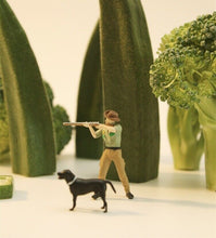 Load image into Gallery viewer, 1:64 Painted Figure Model Miniature Resin Diorama Sand Hunting Scene Hunter Dog