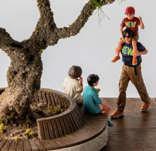 Load image into Gallery viewer, 1:64 Painted Figure Model Miniature Resin Diorama Scene Big Tree Street People