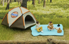 Load image into Gallery viewer, 1:64 Painted Figure Model Miniature Resin Diorama Outdoor Picnic Camping Reading Collection