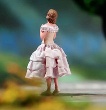 Load image into Gallery viewer, 1:64 Painted Figure Model Miniature Resin Diorama Sand Singing Dance Girl Beauty Collection