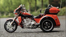 Load image into Gallery viewer, Maisto 1:12 2021 CVO TRI Glide Sports Model Toy Diecast Metal Motorcycle BN