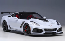 Load image into Gallery viewer, AUTOart 1:18 Gray CORVETTE C7 ZR1 Racing Sports Model Diecast Metal Car