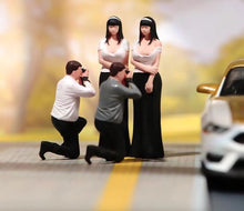 Load image into Gallery viewer, 1:64 Painted Figure Model Miniature Resin Diorama Sand Camera Man Photographer New Collection