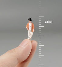 Load image into Gallery viewer, 1:64 Painted Figure Mini Model Miniature Resin Diorama Trendy Style Man Hat