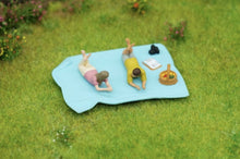 Load image into Gallery viewer, 1:64 Painted Figure Model Miniature Resin Diorama Outdoor Picnic Camping Reading Collection
