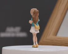 Load image into Gallery viewer, 1:64 Painted Figure Model Miniature Resin Diorama Toy Sand Pretty Girl With Hat