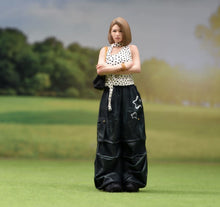 Load image into Gallery viewer, 1:24 Painted Figure Model Miniature Resin Diorama Fashion Short Brown Hair Woman