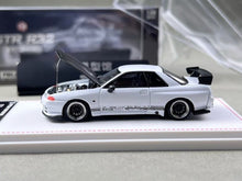 Load image into Gallery viewer, FH 1:64 White Skyline GTR R32 Top Secret Sports Model Diecast Metal Car New Collection