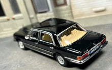 Load image into Gallery viewer, Maxwell 1:64 Black 450SEL W116 Sedan Classic Sport Model Diecast Metal Car New
