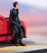 Load image into Gallery viewer, 1:64 Painted Figure Model Miniature Resin Diorama Sand Leaning Man in Suit Cool