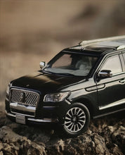 Load image into Gallery viewer, WTX 1:64 Green Navigator L Full Sized SUV Sports Model Diecast Metal Car New Collection