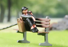 Load image into Gallery viewer, 1:64 Painted Figure Model Miniature Resin Diorama Sand Drinking Woman Beauty Toy