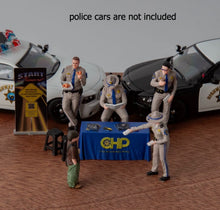 Load image into Gallery viewer, 1:64 Painted Figure Model Miniature Resin Diorama Policeman Police Officers Set