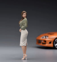 Load image into Gallery viewer, 1:24 Painted Figure Model Miniature Resin Diorama Fashion Elegant Woman Lady