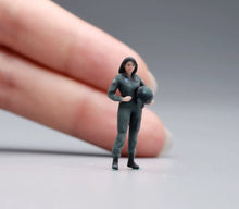 Load image into Gallery viewer, 1:64 Painted Figure Model Miniature Resin Diorama Toy Sand Woman Pilot Captain
