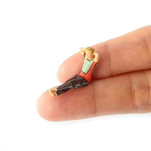 Load image into Gallery viewer, 1:64 Painted Figure Mini Model Miniature Resin Diorama Stargazing Camping Family