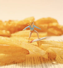 Load image into Gallery viewer, 1:64 Painted Figure Model Miniature Resin Diorama Toy Surf Motorboat Water Sport