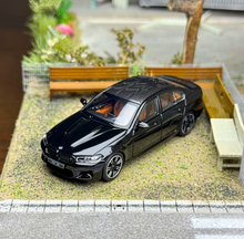 Load image into Gallery viewer, Howie 1:64 Black F90 M5 Sedan Sports Model Diecast Metal Car New Collection