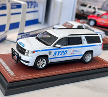 Load image into Gallery viewer, GOC 1:64 HEC White 2015 Suburban US Police K9 SUV Model Diecast Metal Car New Collection