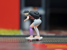 Load image into Gallery viewer, 1:64 Painted Figure Model Miniature Resin Diorama Sand Skater Skateboarding Toy New Collection