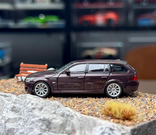 Load image into Gallery viewer, King 1:64 Brown M5 E61 Touring Wagon Sports Model Diecast Metal Car New Collection