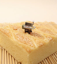 Load image into Gallery viewer, 1:64 Painted Figure Model Miniature Resin Diorama Sand BBQ Outdoor Picnic Party