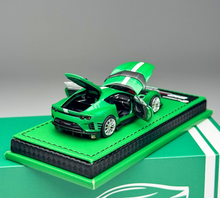 Load image into Gallery viewer, GLAMCRAFT 1:64 Green 812C Sports Open Model Diecast Metal Car New Collection